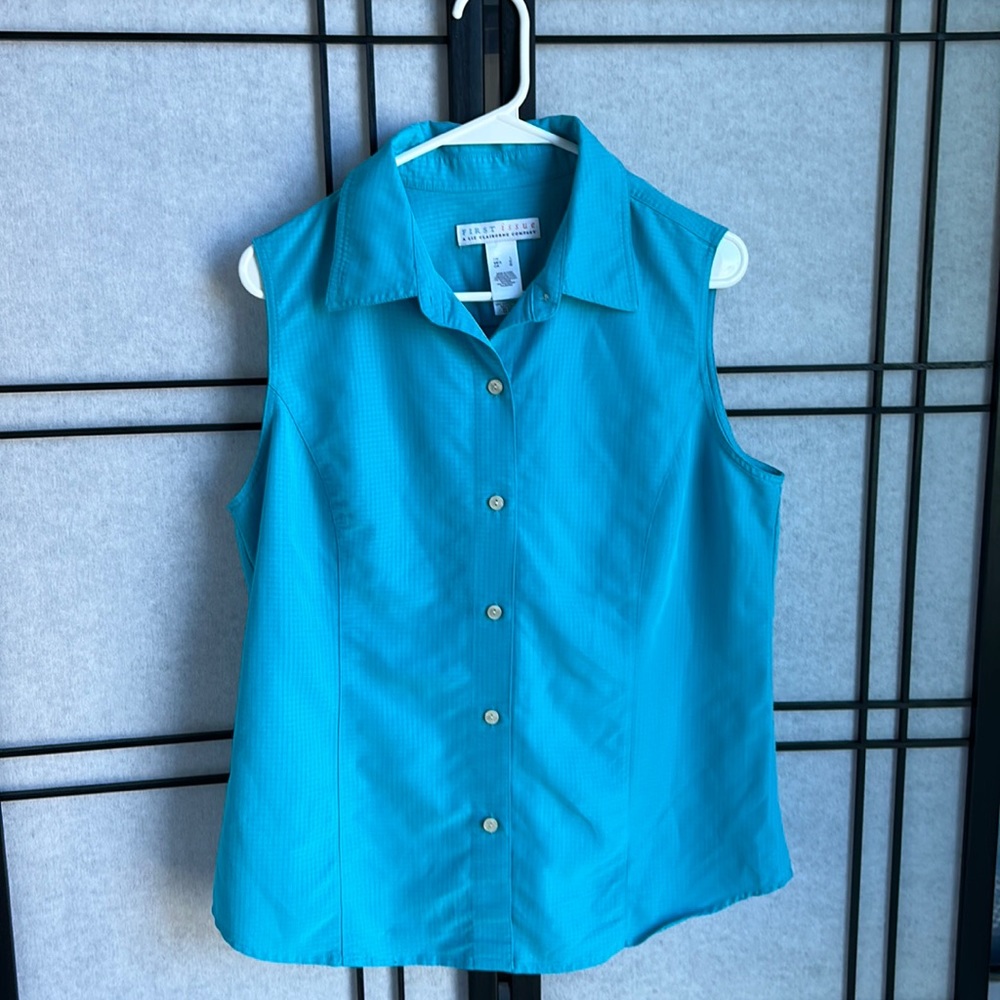Liz Claiborne First Issue Button Down Sleeveless Top